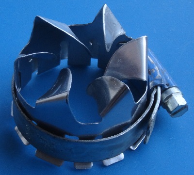 Photo de la turbine statique avec son colier de serrage.