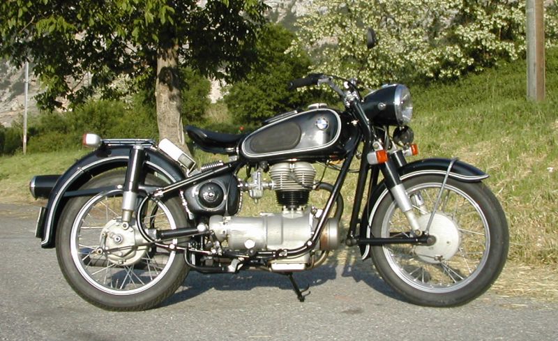 Photo de profile de ma BMW R26, 250 cm3, de 1956